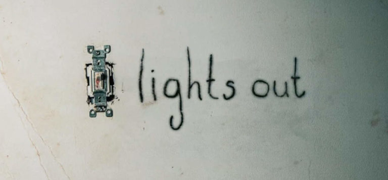 Recenzija: Lights Out (2016)