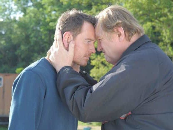 Recenzija: Trespass Against Us (2016)