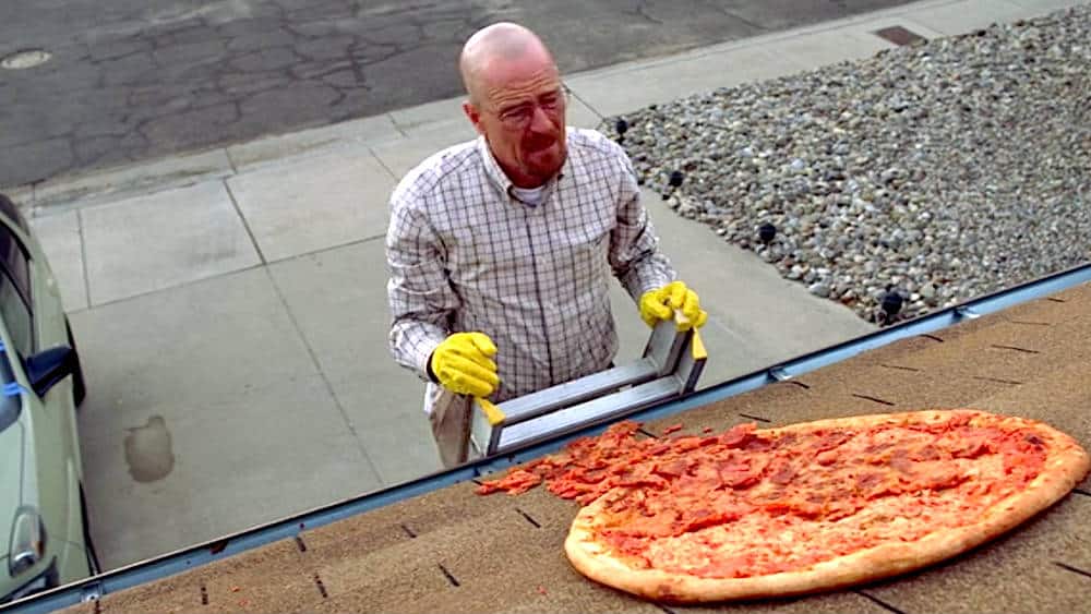 Fanovi bacaju Pizze na krov kuće iz 'Breaking Bad'!!!
