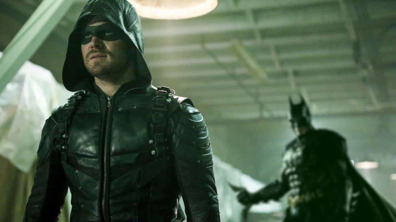 U Premijernoj epizodi posljednje sezone Serije 'Arrow' viđena Batman maska [Video u članku]