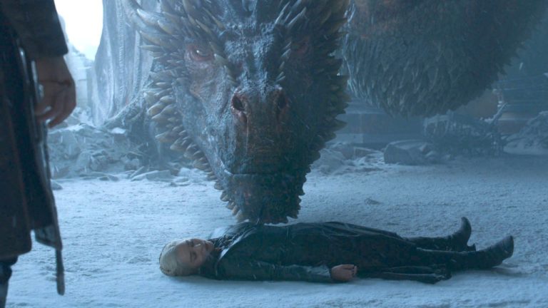 ‘Game Of Thrones’ showrunneri otkrili što je Drogon učinio s tijelom Daenerys