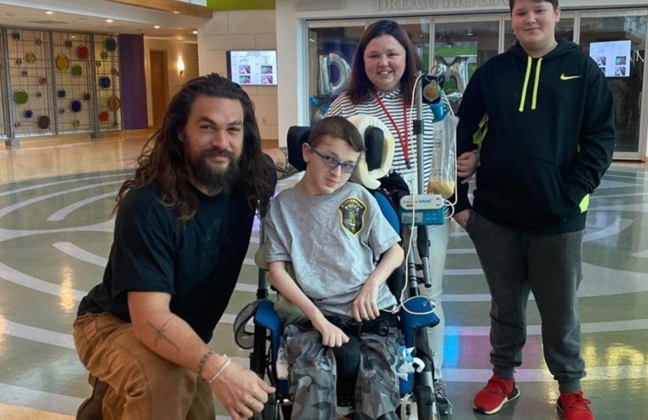 Aquaman zvijezda Jason Momoa posjetio dječije bolnice