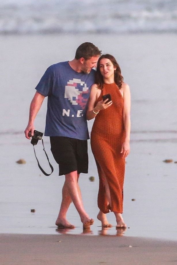 Ben Affleck i Ana se Armas novi su Hollywoodski par - nerazdvojni na slikama s plaže