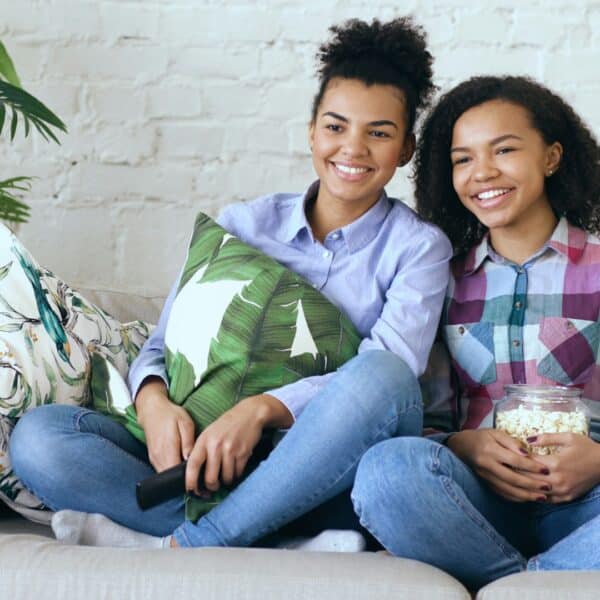 Najbolje sitcom serije za večeri pod dekicom (Top 11)