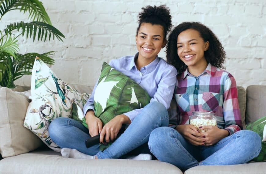 Najbolje sitcom serije za večeri pod dekicom (Top 11)